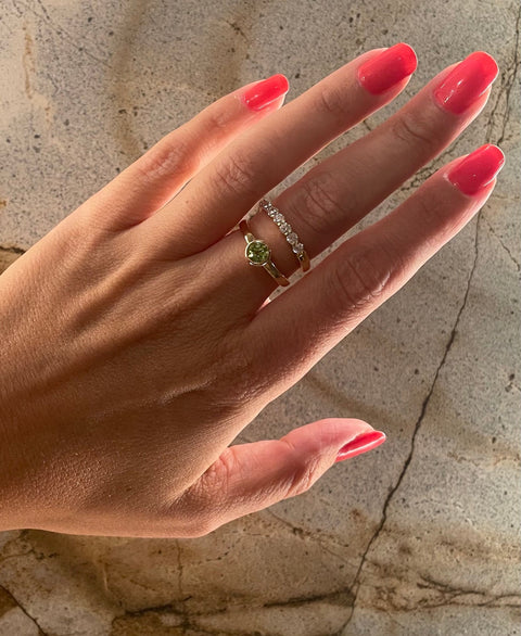 Highlight und Peridot Shimmer Ring 925er Sterling Silber mit 18k vergoldet ATELIER VI VA