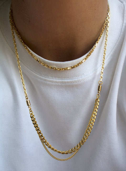 Ketten Layering mit Eternal Vibes Gold und  goldener diamantierter Ankerkette aus dem ATELIER VI VA