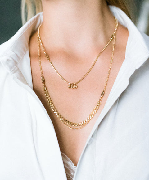 Ketten Layering mit Schmuckkette 3 Golden Wishes und Eternal Vibes Gold aus dem ATELIER VI VA