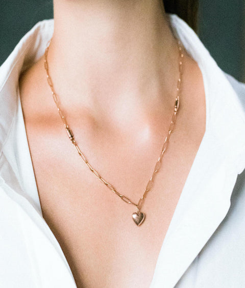 Schmuckkette With Love und roségoldener, weiten Ankerkette aus dem ATELIER VI VA